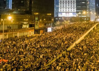 A është demokracia në krizë apo humbet besimi tek ajo?