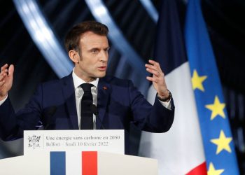 Dalin rezultatet e para, Macron prinë i pari për president të Francës