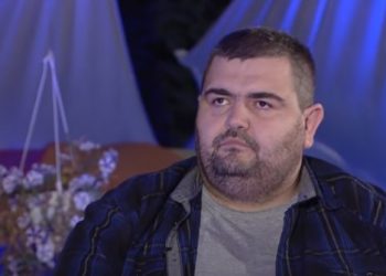 Fatmir Spahiu ka publikuar një fotografi kur ka qenë më i ri, dukej shumë më ndryshe