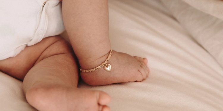 Fëmijët italian tani e tutje do mbajnë mbiemrin e nënës dhe të babait