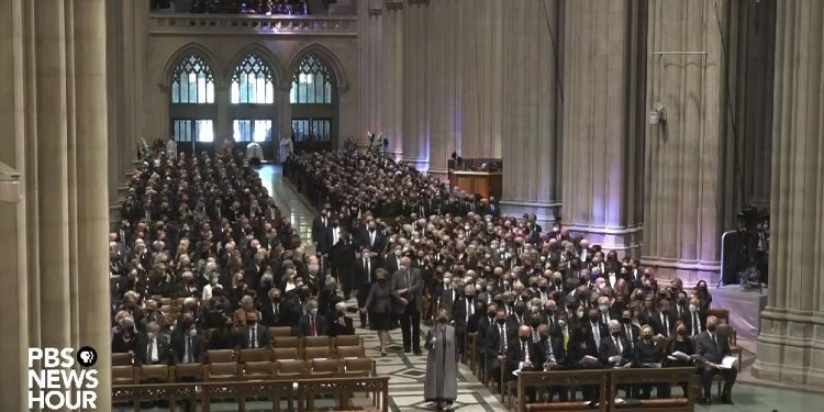 Rreth një mijë zyrtarë qeveritarë marrin pjesë në funeralin e Madeleine Albright