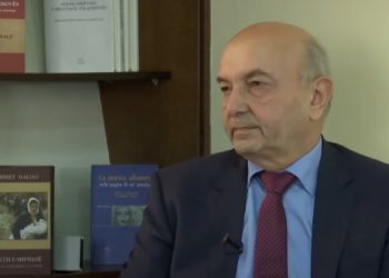 Mustafa: Me 100 euro nuk zgjidhet problemi i askujt, zbrazet buxheti i qeverisë