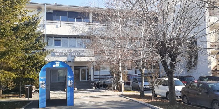 Asnjë pacient me Covid-19 në Klinikën Infektive, a po shkon pandemia drejt fundit?