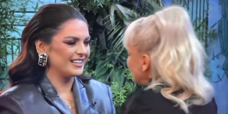 Monika feston ditëlindjen, Fifi na lë pa mend me urimin e saj