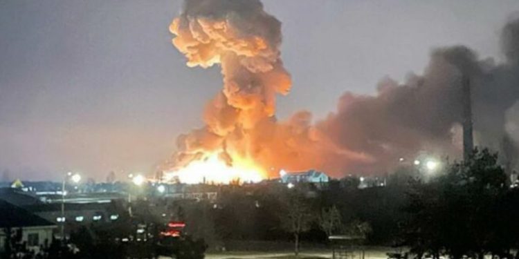 Odesa përfshihet nga 3 shpërthime të fuqishme