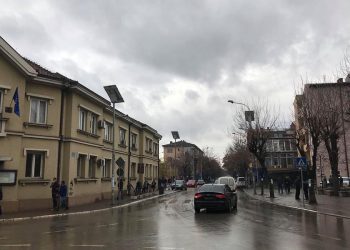 Sulmohet fizikishtë një zyrtar në Podujevë, dërgohet në QKUK!