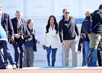 Meghan Markle jep pallton e mijëra eurove një nëne me fëmijë të porsalindur