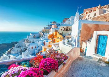 Santorini destinacioni i preferuar i të sapomartuarve por si e ndryshoi pandemia