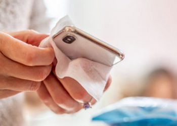 A e dini se telefoni është një nga gjërat më të pista që përdorni çdo ditë, ja si ta pastroni?