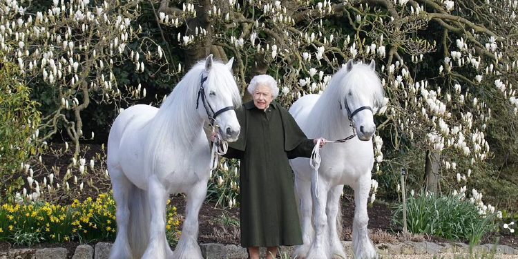 Mbretëresha e Anglisë feston ditëlindjen e 96-të!