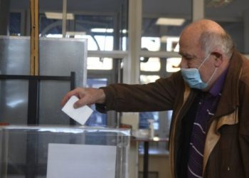 Rrahje në një qendër votimi në Novi Pazar