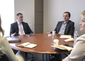 Kurti i fton drejtuesit e kompanisë UCX që të zgjerohen edhe në Kosovë