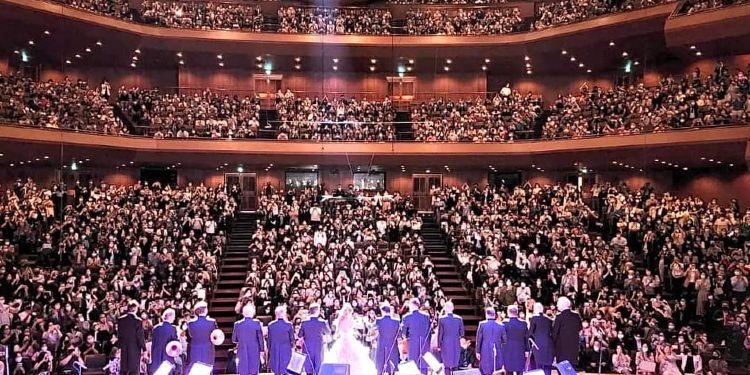 Violonisti kosovar mahnit publikun e Koresë së Jugut me përformancën e tij