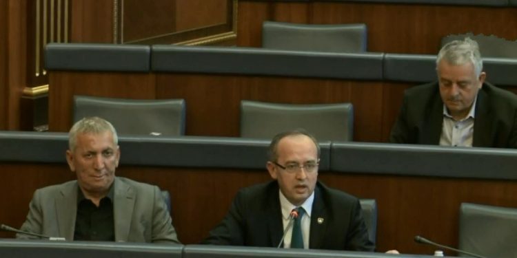 Hoti-Muratit: Mos mashtro deputetët as qytetarët, rishikimi i buxhetit është joligjor