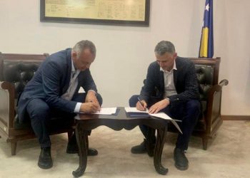 Ramosaj e Durmishi, kanë nëshkruar 3 projeke për ndërtimin e rrugëve në Deçan