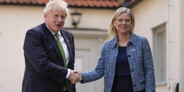 Suedia dhe Anglia nënshkruan pakt sigurie, nëse njëra sulmohet tjetra e mbron