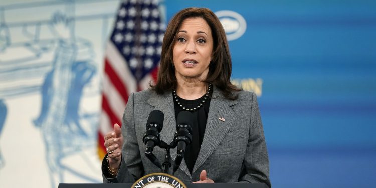 Kamala Harris bëri thirrje që të ndalohen armët sulmuese