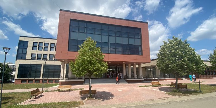 Fakulteti i Mjekësisë e dënon ashpër sulmin fizik ndaj profesoreshës