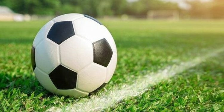 A e dini se pse numri i lojëtarëve të futbollit është 11 dhe nuk ndryshon?