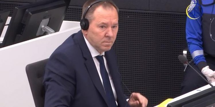 Hysni Gucati vjen nga Haga në Mitrovicë për t’a vizituar babain e tij të sëmurë