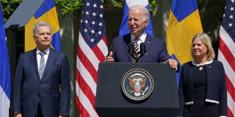 Biden: SHBA mbështet plotësisht ofertat e Suedisë dhe Finlandës për NATO-n