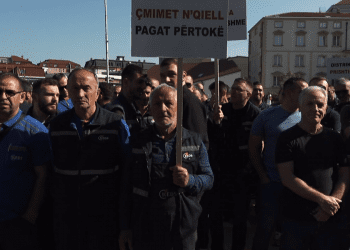 Punëtorët e KEDS dhe KESCO fillojnë grevën 3 ditore, kërkojnë rritje të pagave