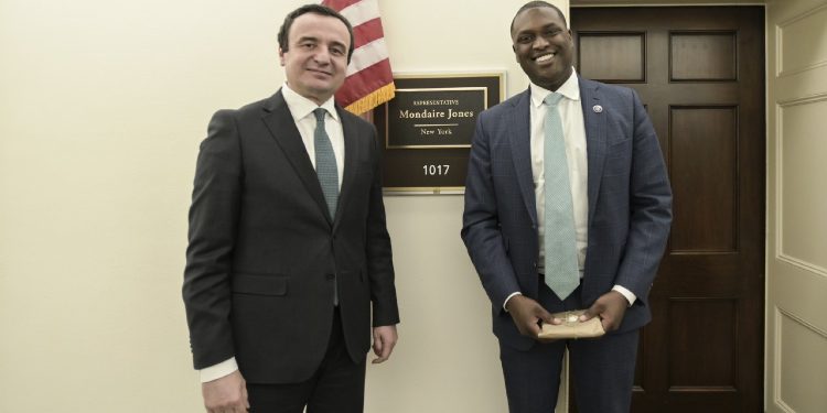 Kurti u takua me kongresistin amerikan, i tregoi për potencialin e Kosovës