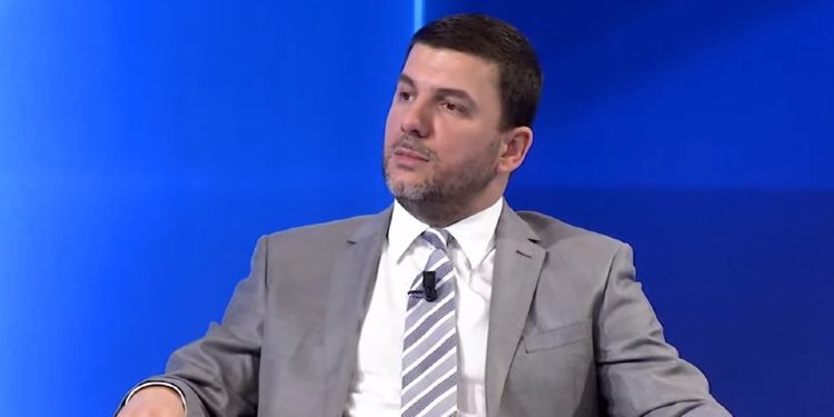Krasniqi: Qeveria e plogësht dhe depresive na bëri që të krijojmë qeverisjen në hije