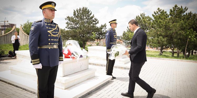 Krasniqi në 24 vjetorin e rënies së Bahri Fazliut: Gjaku i dëshmorëve ia dha lirinë popullit
