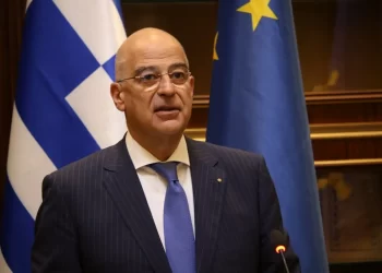 Ministri i Jashtëm grek viziton Tiranën i interesuar për bashkëpunimin Shqipëri-Greqi