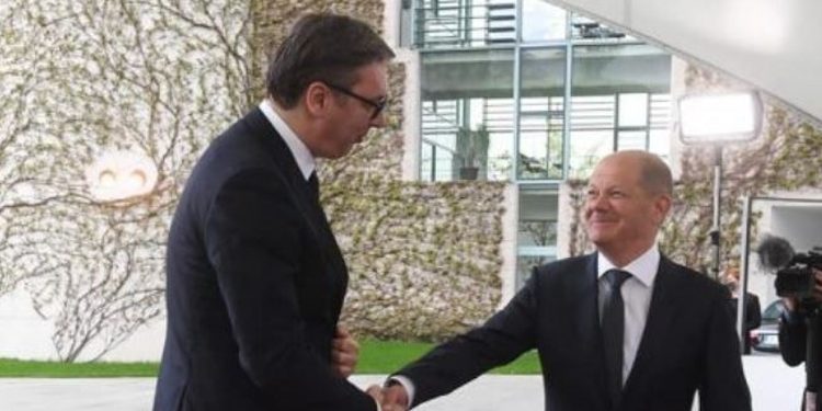 Vuçiq tregon se çfarë bisedoi me kancelarin gjerman