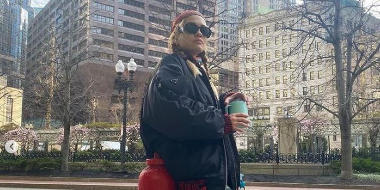 Rita Ora falënderon admiruesit në 10 vjetorin e hitit “RIP”