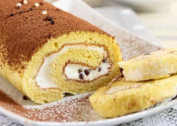 Rolatë e mbushur me krem, shije delikate