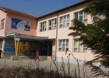 Drejtori i shkollës në Pejë: Fëmijët e komunitetit, nuk i kemi ndarë, por nuk janë të klasës së parë