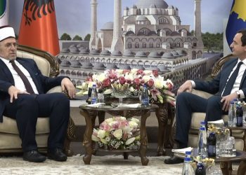 Kryeminstri Albin Kurti viziton BIK-un, uron të gjithë besimtarët për Fitër Bajram