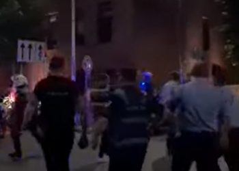 Situata në Tiranë del “jashtë kontrollit”, tifozët holandezë “terrorizojnë” shqiptarët