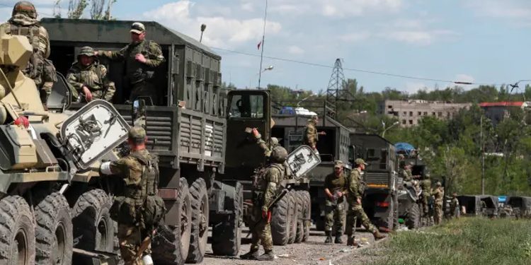 Gruaja e ushtarit që është ende në tunelet e Azovstal-it, pret bashkëshortin të kthehet