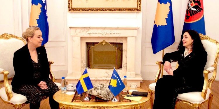 Ambasadorja Suedisë dhe Presidentja Osmani, flasin për aplikimin e Suedisë në NATO 