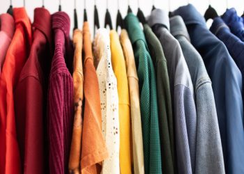 Këto hapa duhet t’i ndiqni para se t’i vishni rrobat e reja që i keni blerë