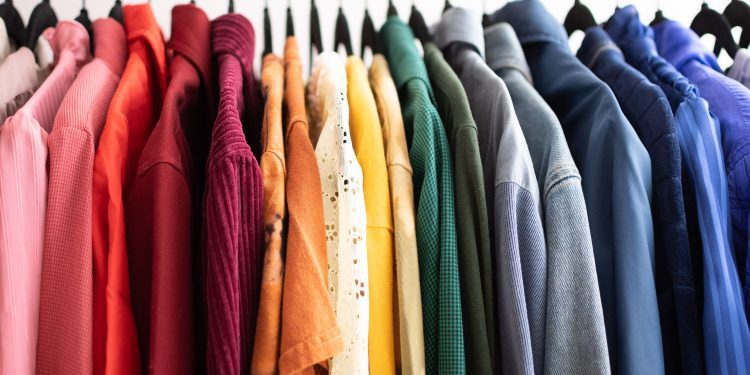 Këto hapa duhet t’i ndiqni para se t’i vishni rrobat e reja që i keni blerë