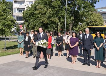 Kurti: Qeveria jonë është gjithmonë pranë viktimave të mbijetuara gjatë luftës në Kosovë