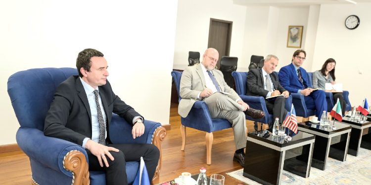 Kurti takon ambasadorët e shteteve të QUINT-it, diskutohet për situatën politike në vend