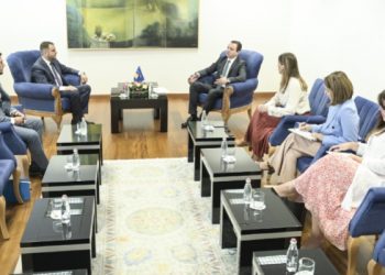 Kryeministri Kurti në takim me ish-ministrin e drejtësisë, flasin për procesin e vetingut