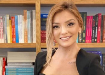 Alketa sjell librin “Pikë”, libër që tregon forcën e pamposhtur të gruas!