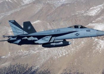 Piloti humb jetën pasi aeroplani luftarak rrëzohet në Kaliforni