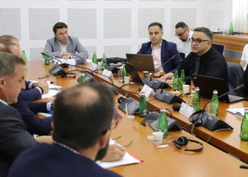 Tahiri: Zëvendësministrat nuk duhet të kenë të drejtë për të votuar në mbledhjet e qeverisë