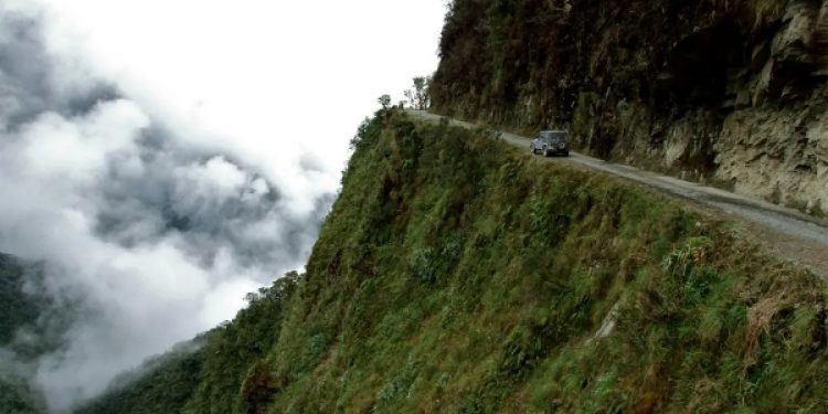 Bolivi, kjo është “rruga e vdekjes” më e rrezikshmja në botë!