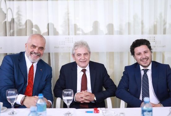 Rama fotografohet me Ali Ahmetin e Dritan Abazoviqin: Open Brothers