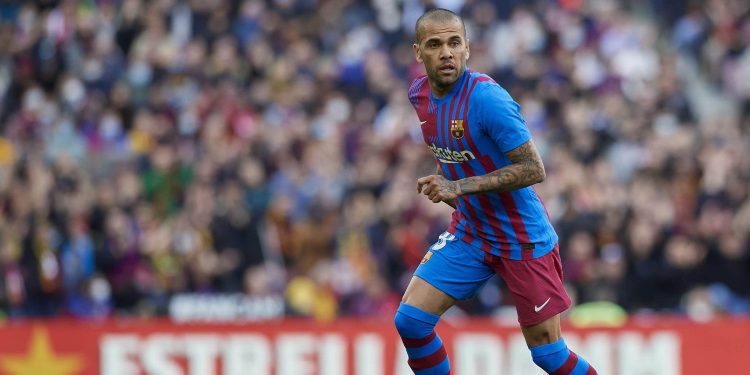 Alves pritet të largohet nga Barcelona këtë verë