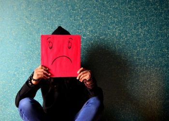 9 mënyra të thjeshta për ta nxjerrë veten nga një gjendje e keqe humori!